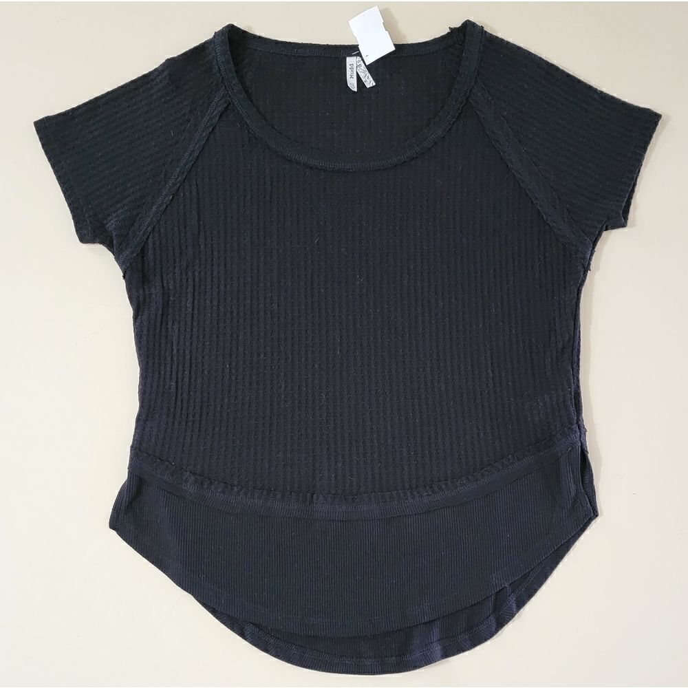 Mudd Women's Black Waffle-knit Short Sleeve Top